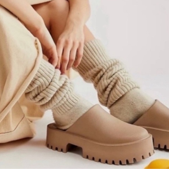 Free People Shoes - Free People Jeffrey Campbell Lug Sole Platform Clogs Size 9 Tan Beige